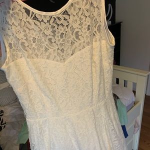 Beautiful lace shirt wedding dress